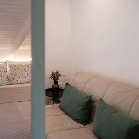 Rea's Attic Апартаменты