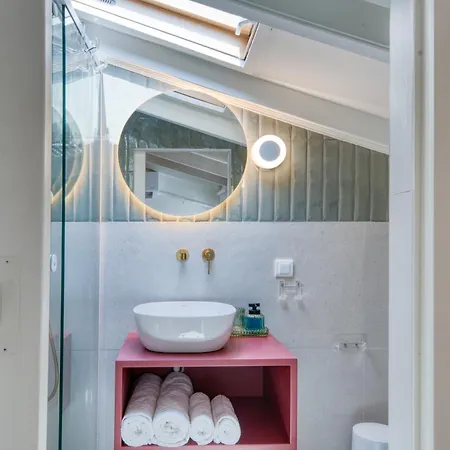 Rea's Attic Апартаменты *