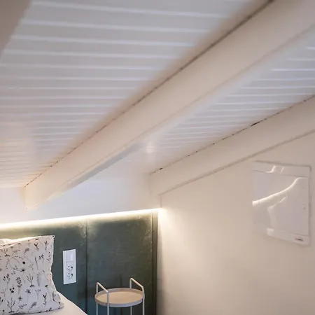 Rea's Attic Апартаменты *