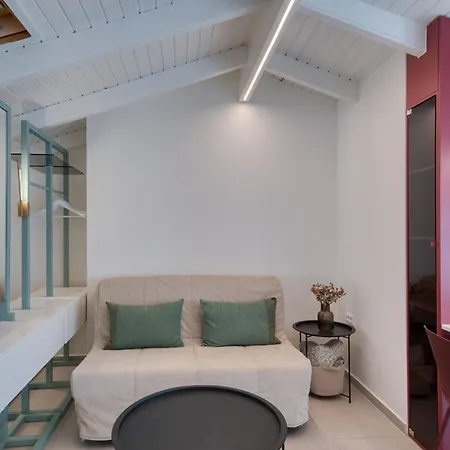 Rea's Attic Апартаменты *