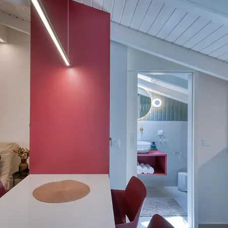 Rea's Attic Апартаменты