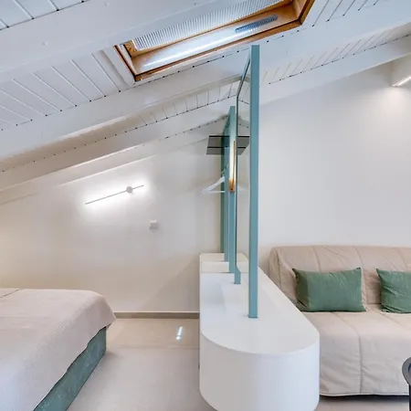 Rea's Attic Апартаменты *