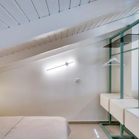 Rea's Attic Апартаменты